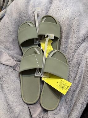 Kids Slide Sandals in Sage Green 2 pairs NWT of size 1 NWT